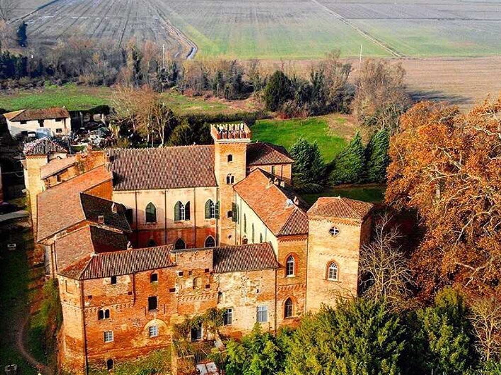 Ini Dia Castello Sannazzaro, Kastil Abad ke-12 yang Hingga Kini Masih Dihuni