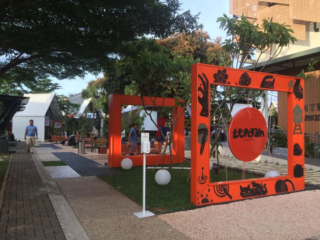 Synthesis Huis Lengkapi Fasilitas Kuliner Tengah People and Place di  Kantor Marketing Gallery