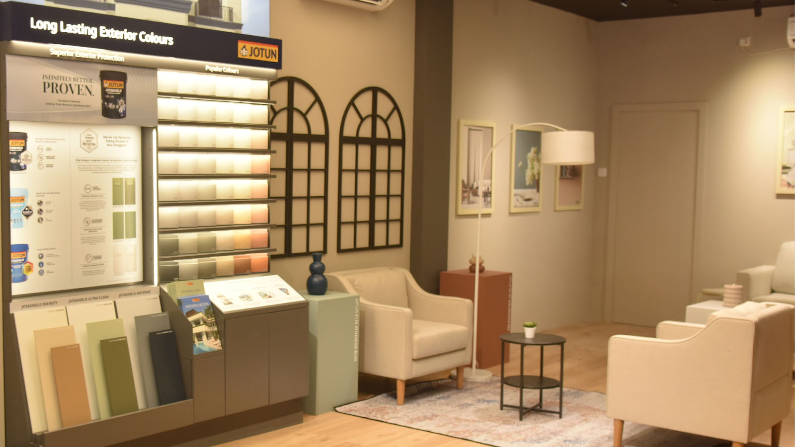 Solusi Dinding Tangguh di Iklim Tropis, Jotun Hadirkan Pengalaman Belanja Cat Komprehensif di Flagship Store Pertama di Kota Padang